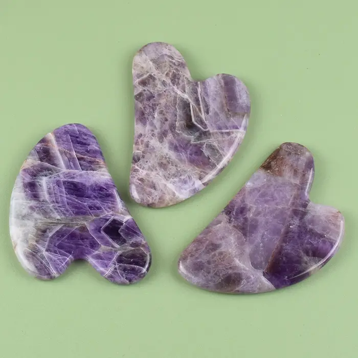 Outil Gua Sha en améthyste pour le visage