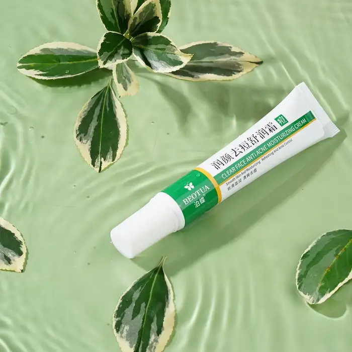 Crème de traitement de l'acné à base de plantes