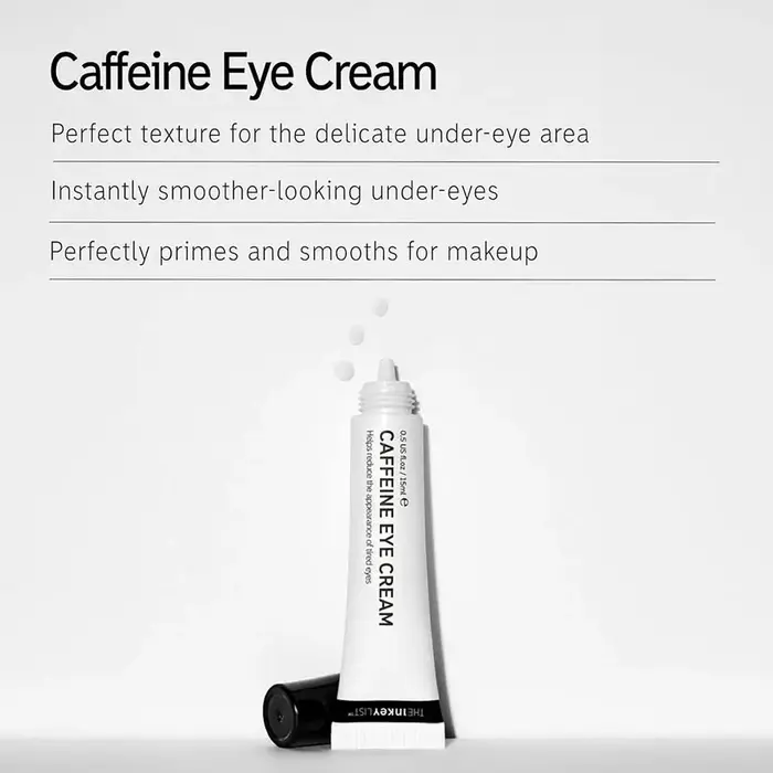 La crème pour les yeux à la caféine réduit l'apparence