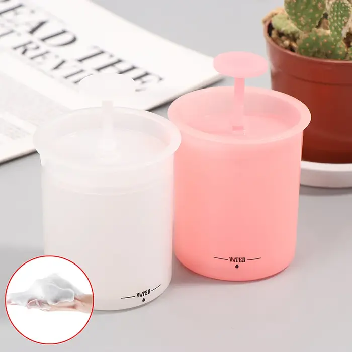 Outil de nettoyage moussant pour le visage