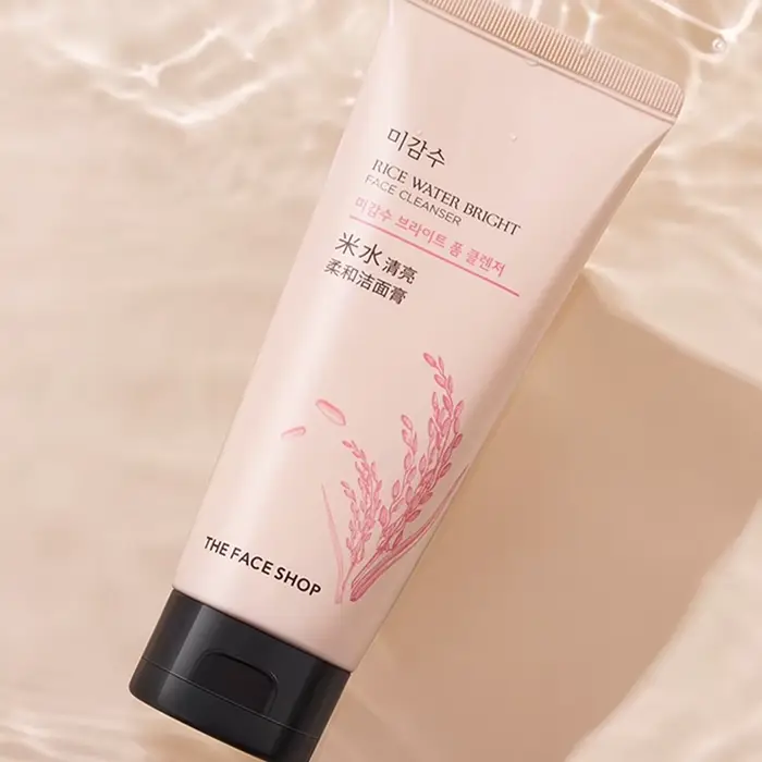THE FACE SHOP Nettoyant visage à l'eau de riz 150g, mousse lisse et riche, doux et non desséchant, s