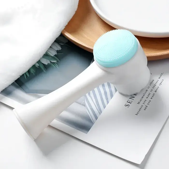 Brosse faciale double face avec poils en silicone doux