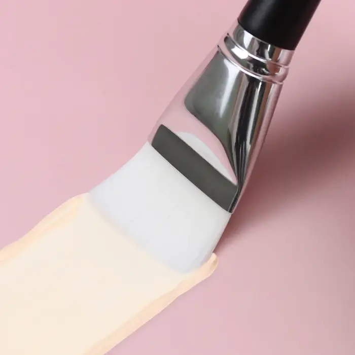 Brosse à tête plate pour masque facial fin