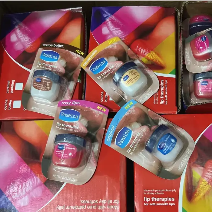 Le baume à lèvres en vaseline peut hydrater les lèvres