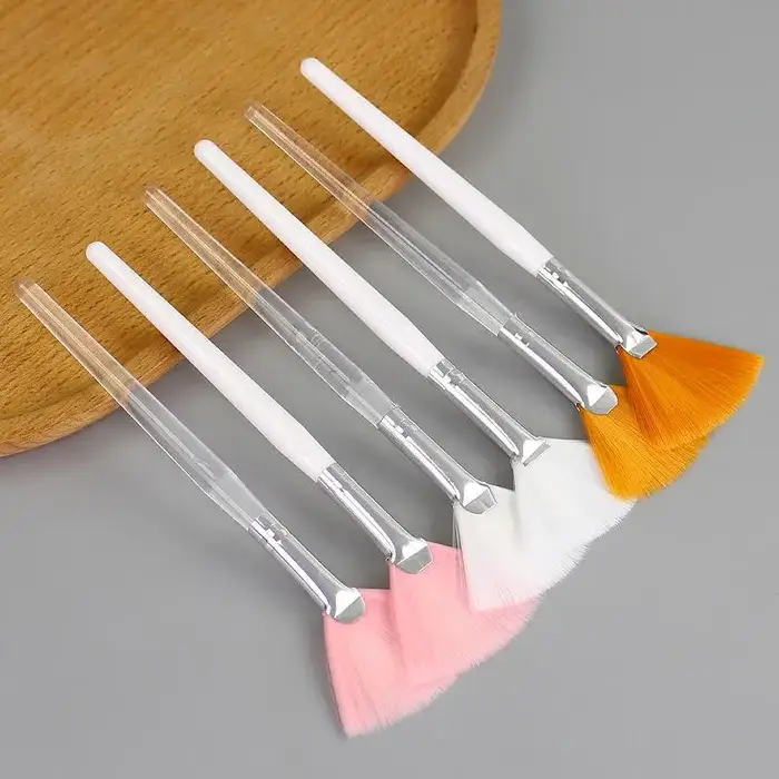 Pinceau applicateur en forme d'éventail pour masque facial