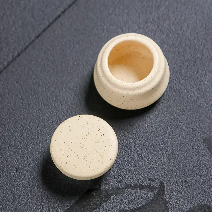 Mini pot cosmétique en céramique de 5 ml