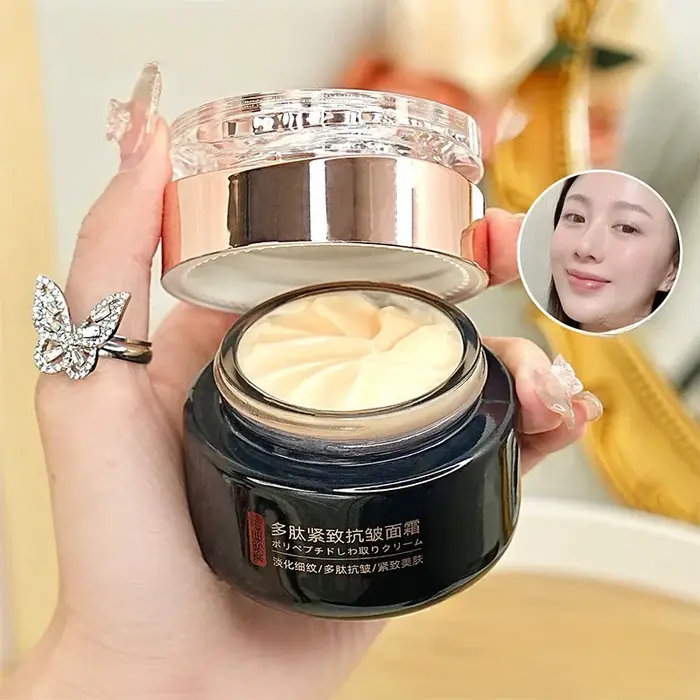 Crème raffermissante aux peptides Atténue les ridules Éclaircit le teint Hydrate Améliore la peau terne