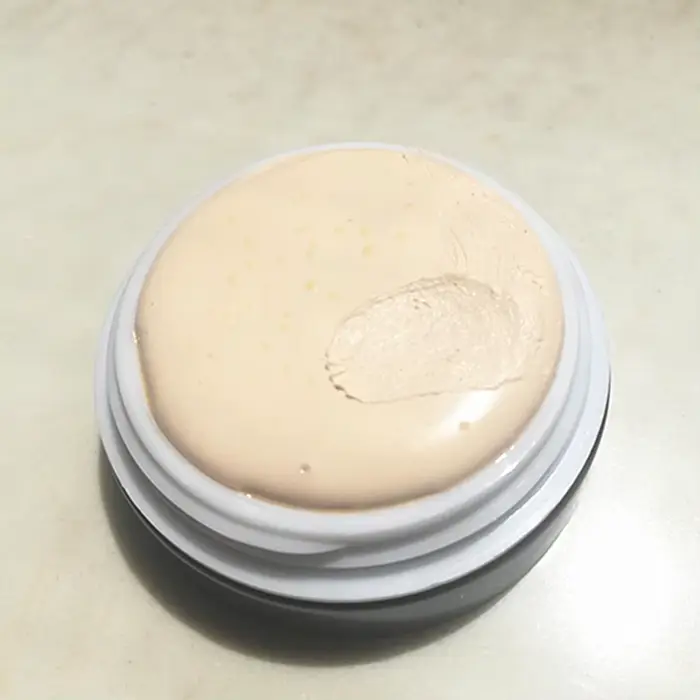 Crème à perles éclaircissante pour le visage