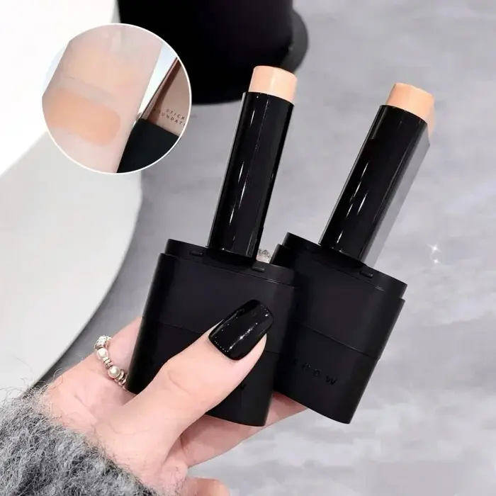 Eau humide lumière correcteur fond de teint gomme
