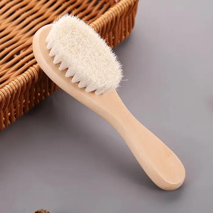 Brosse à visage en bois avec manche en bois