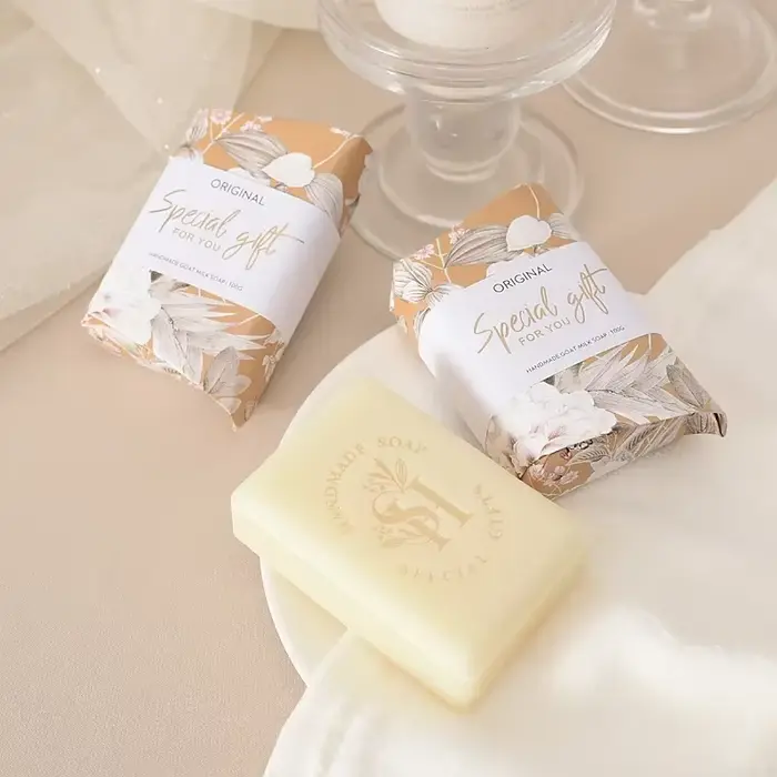 Sexuellement naturel Regina avec lait de chèvre