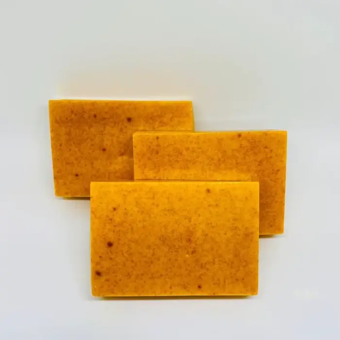 100g de savon fait à la main au curcuma