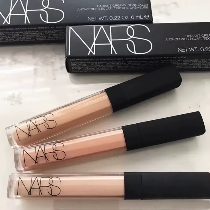 NARS Radiant Creamy Concealer : Correcteur de teint longue tenue et hydratant, couvrance moyenne, pour cernes et imperfections sous les yeux.