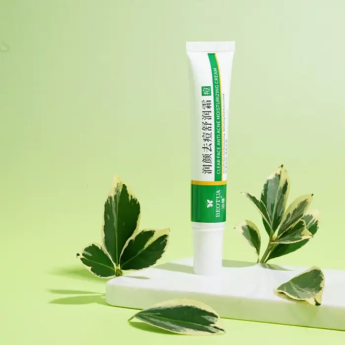 Crème de traitement de l'acné à base de plantes