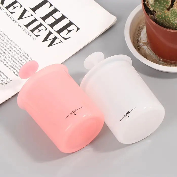Outil de nettoyage moussant pour le visage