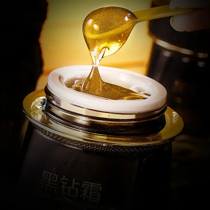 Crème pour le visage en feuille d'or aux algues
