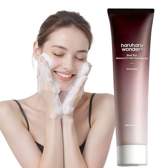 Nettoyant pour le visage au riz noir doux avec acide hyaluronique