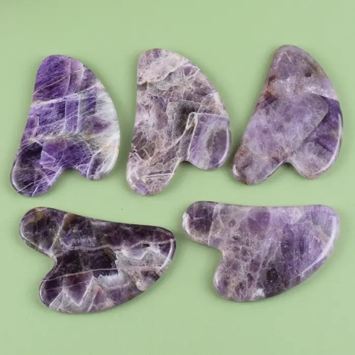 Outil Gua Sha en améthyste pour le visage