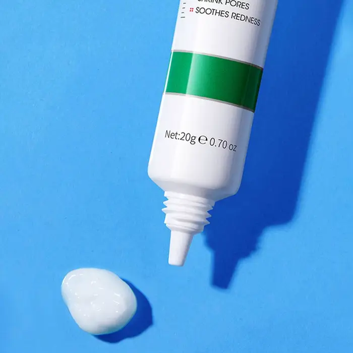 Crème Traitante Anti-Acné à l'Acide Salicylique : Régule la Sécrétion de Sébum, Minimise les Pores, Apaise les Rougeurs Irritées, Élimine les Boutons, Répare la Peau