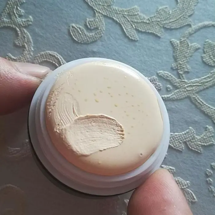 Crème éclaircissante à la perle pour le visage