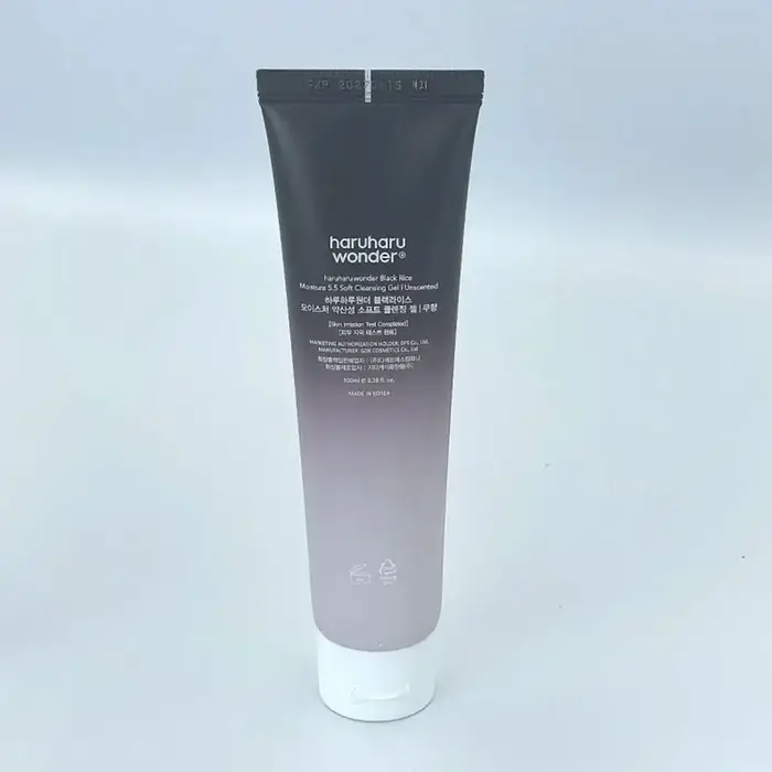 Nettoyant pour le visage au riz noir doux avec acide hyaluronique